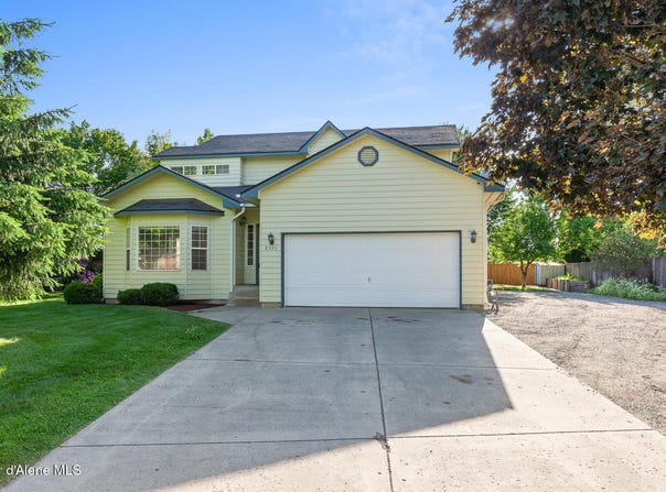8393 N CLOVERLEAF DR, Hayden, ID 83835