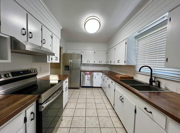 55 Third Ave, Hazlehurst, GA 31539