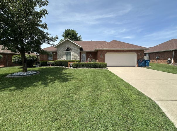1105 E Eagle Rock Drive, Ozark, MO 65721