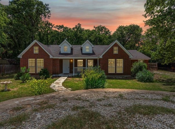 4818 Blue Water Circle, Granbury, TX 76049