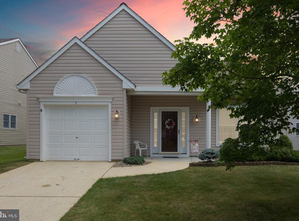 7 COVERED BRIDGE CIRCLE, COLUMBUS, NJ 08022