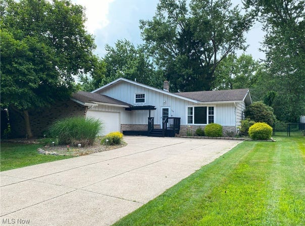123 Prentiss Street, Munroe Falls, OH 44262