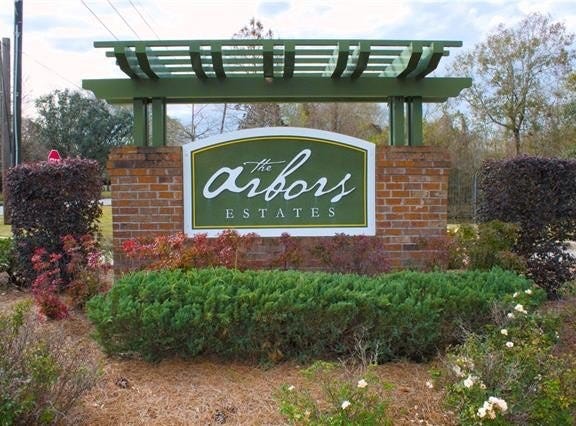 62 ARBORS Circle, New Orleans, LA 70131