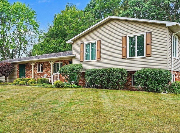 1492 W Bluegrass Road, Mt Pleasant, MI 48858