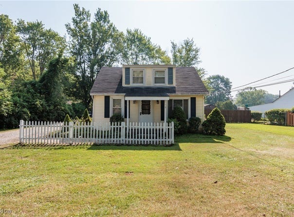 6427 Mackenzie Road, North Olmsted, OH 44070