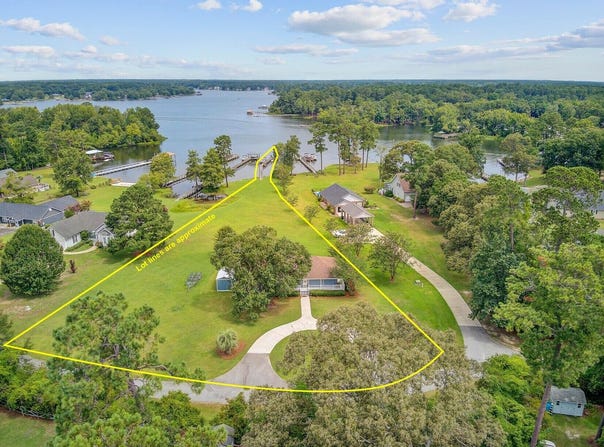 1106 Shore Drive, Manning, SC 29102