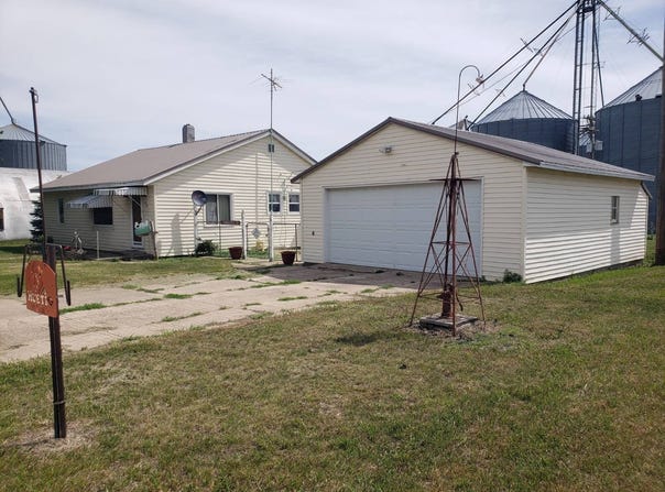 110 Cedar St, Belden, NE 68717