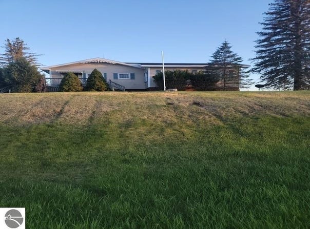 1058 E Rose City Road, Rose City, MI 48654