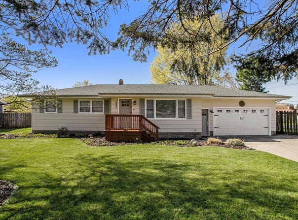 1802 S Donna Drive, Stevensville, MI 49127