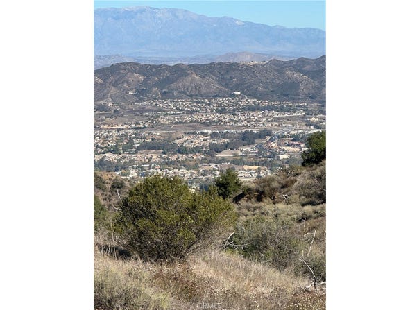30 Golden Arrow Court, Murrieta, CA 92562