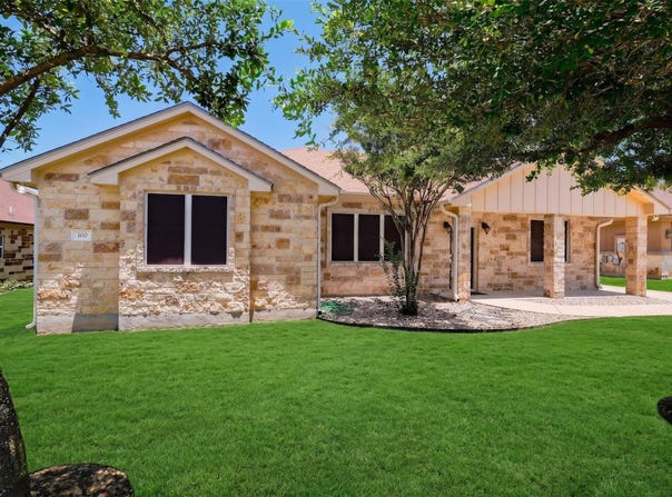 100 Magan Ln, Jarrell, TX 76537