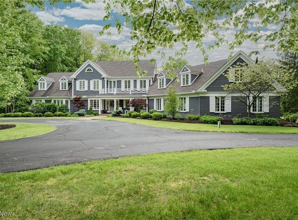 17980 Windy Lakes Circle, Chagrin Falls, OH 44023