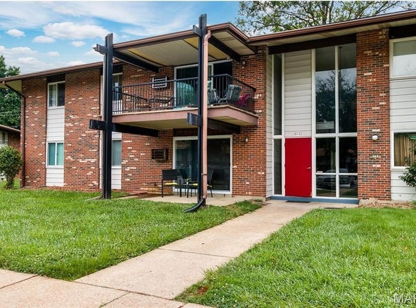8733 Sieloff Drive, Hazelwood, MO 63042