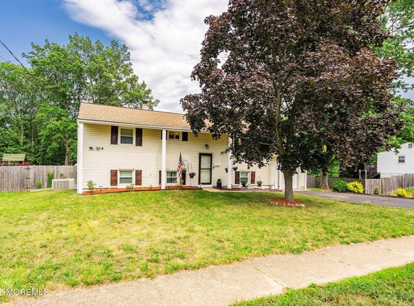 28 Salem Hill Road, Howell, NJ 07731