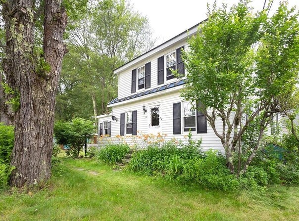 282 Middlesex Road, Topsham, ME 04086
