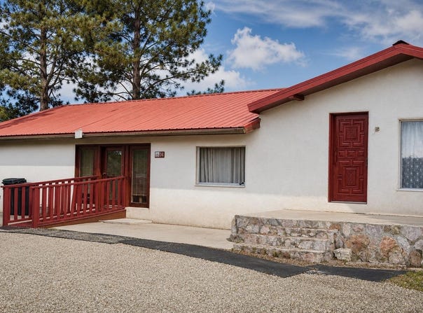 4 Coca Lane, Ranchos de Taos, NM 87557