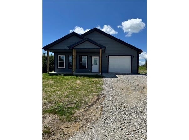 213 Bald Eagle Drive, La Cygne, KS 66040