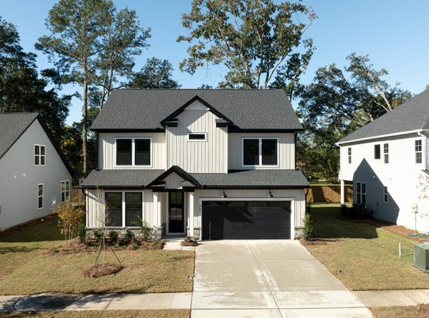 220 Creek Pointe Dr, Moncks Corner, SC 29461