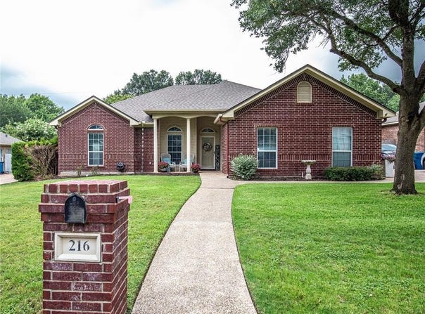 216 Keswick Drive, Hewitt, TX 76643