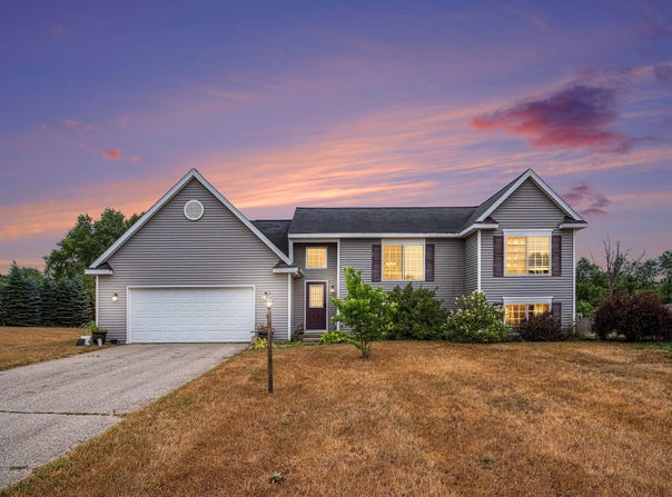 14609 Ivorystone Drive NE, Cedar Springs, MI 49319