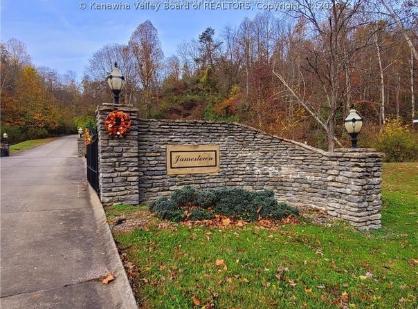 1 Delaware Drive, Hurricane, WV 25526