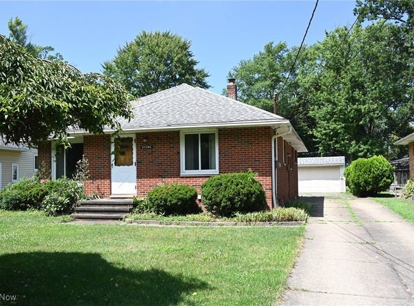 24206 Beech Lane, North Olmsted, OH 44070