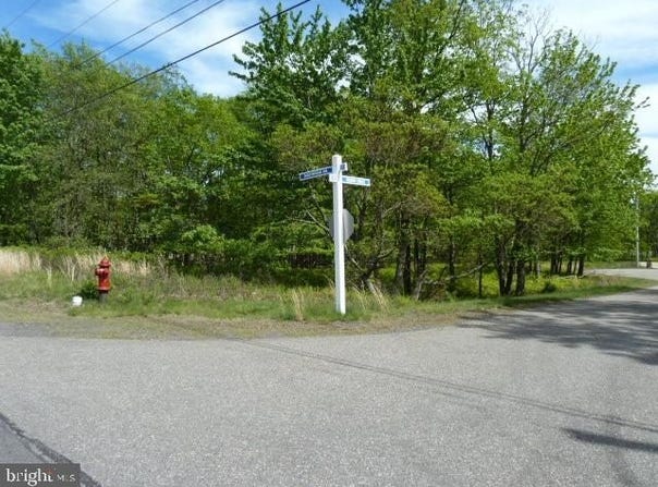 ER-153 INDIGO CIRCLE, HAZLETON, PA 18202