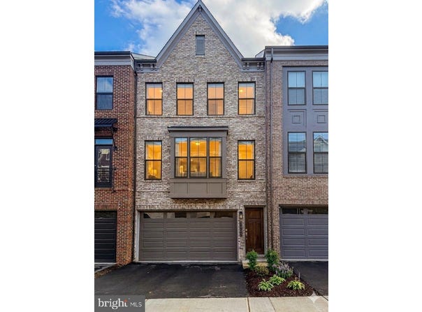 5207 RIDGEVIEW RETREAT Drive, CHANTILLY, VA 20151