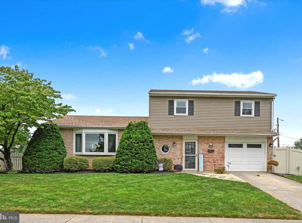 5229 ROYAL DRIVE, MECHANICSBURG, PA 17055
