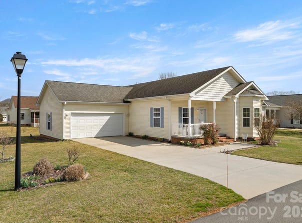 403 Sassafras Drive, Hendersonville, NC 28739