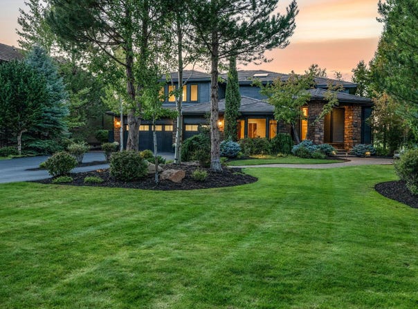 19275 Green Lakes Loop, Bend, OR 97702