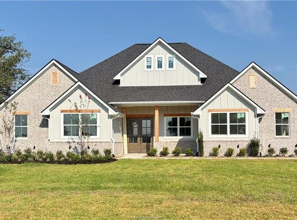 6923 Ellehue Lane, Bryan, TX 77808