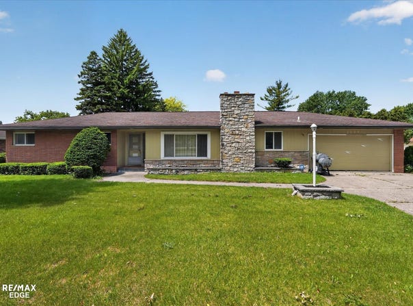 2809 S Outer Drive, Saginaw, MI 48601