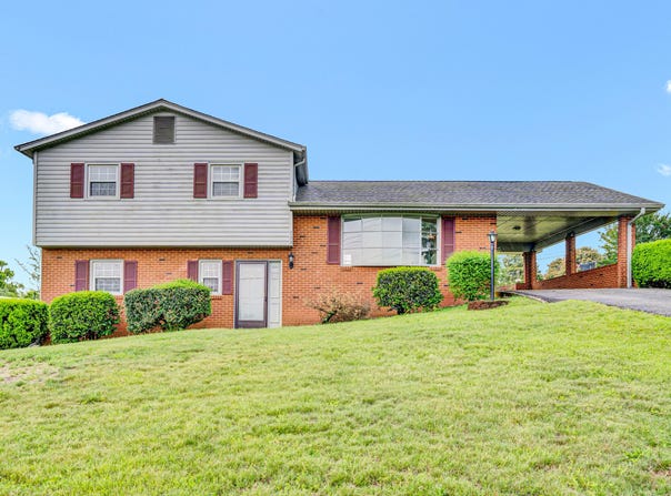 733 Plantation CIR, Roanoke, VA 24019