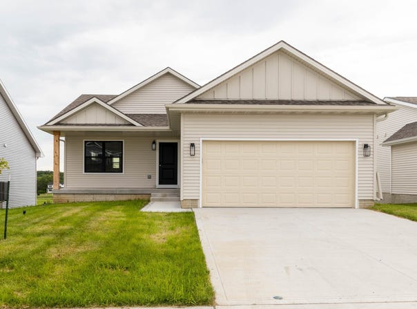 201 S Valley View Drive, Norwalk, IA 50211