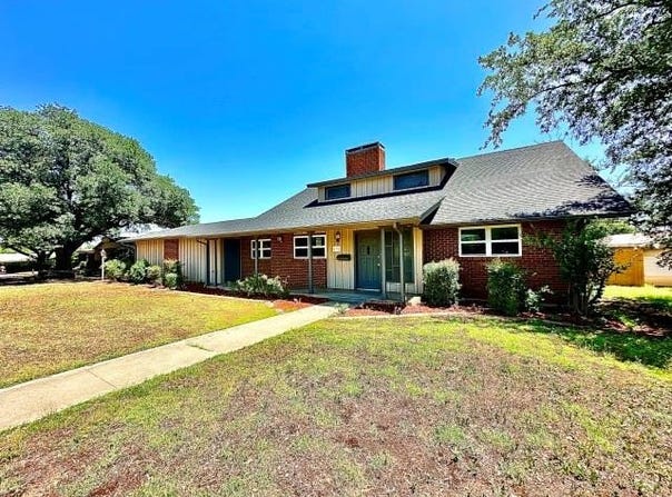1506 Crescent Dr, Sweetwater, TX 79556