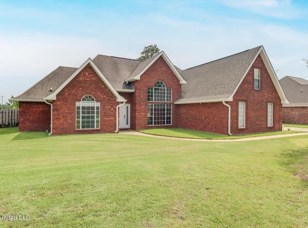 2901 Village Circle, Ocean Springs, MS 39564