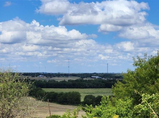 000 Parker Hill Road, Ennis, TX 75152