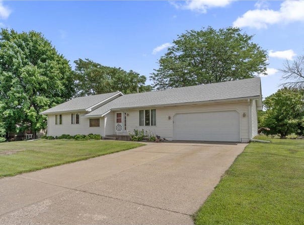 7996 Corey Path, Inver Grove Heights, MN 55076