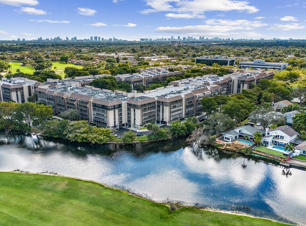 2802 N 46th Avenue, Hollywood, FL 33021