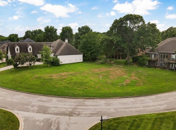 8302 Rolling Hills Drive, Nixa, MO 65714