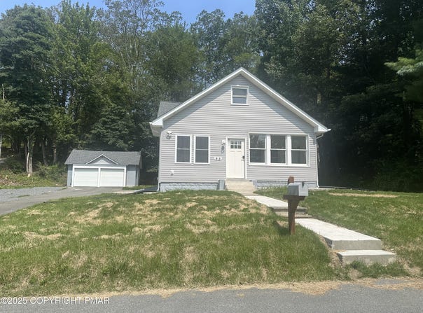 92 Kinney Avenue, Mount Pocono, PA 18344