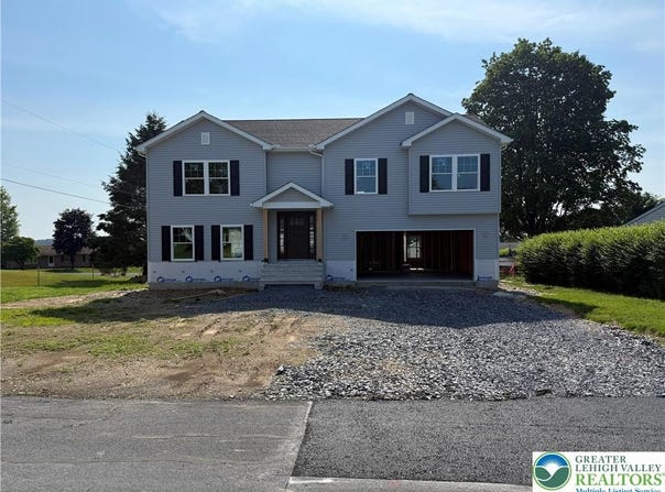 5743 Crescent Drive, North Whitehall Twp, PA 18078