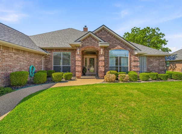 5900 Nutcracker Drive, Granbury, TX 76049