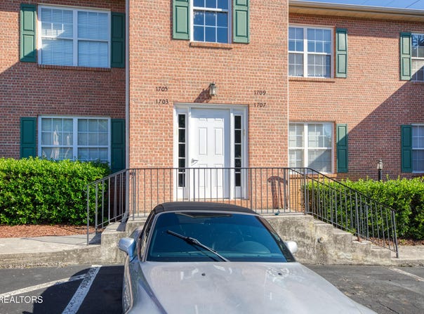 1709 Maple View Way, Knoxville, TN 37918