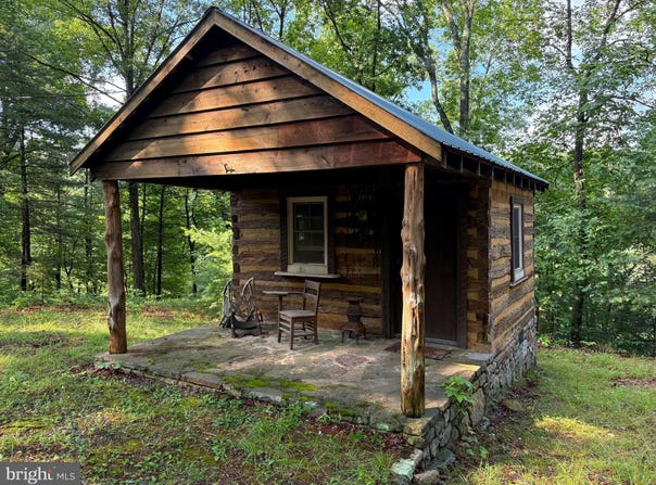 552 TWIN FLOWER LANE, SLANESVILLE, WV 25444