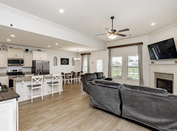 40256 Maddie Dr, Prairieville, LA 70769