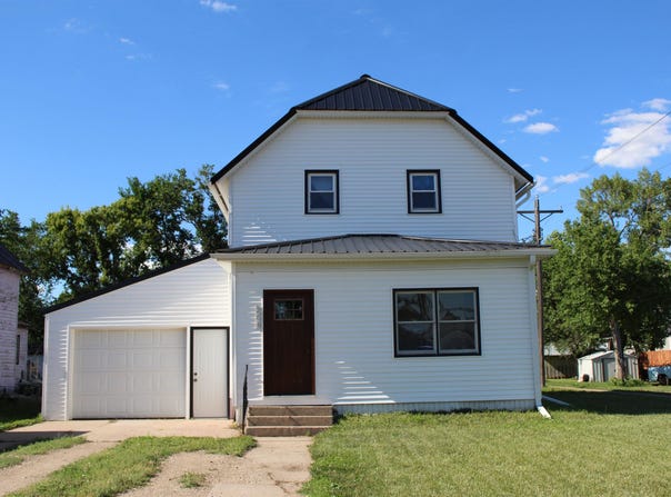 204 W Farmer Ave, Howard, SD 57349