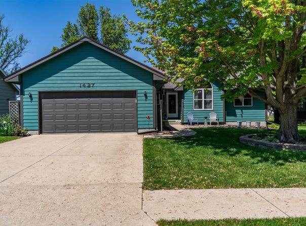 1427 W Washington Street, Winterset, IA 50273