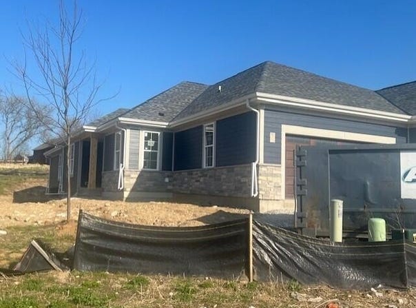 2127 Bluestem Dr, Waukesha, WI 53189
